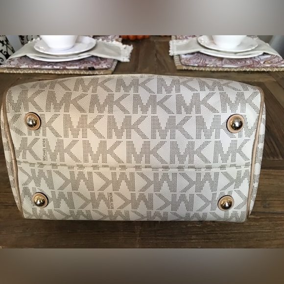 Michael Kors Grayson Logo Monogram Satchel. - Picture 5 of 7